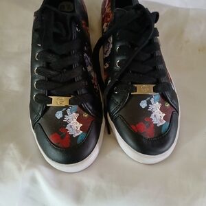 GBG Los Angeles Black Floral Sneakers